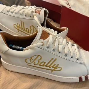 These Ballys are very stylish and stand out